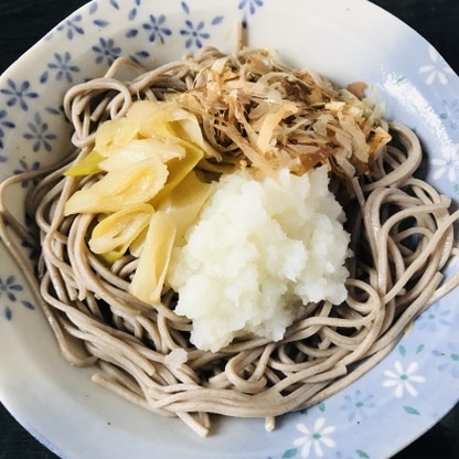 福井では、おろしそばが有名なんですね。
少し辛みのある大根おろしと蕎麦がよく合いますね。
郷土料理を味わうことができて良かったです。